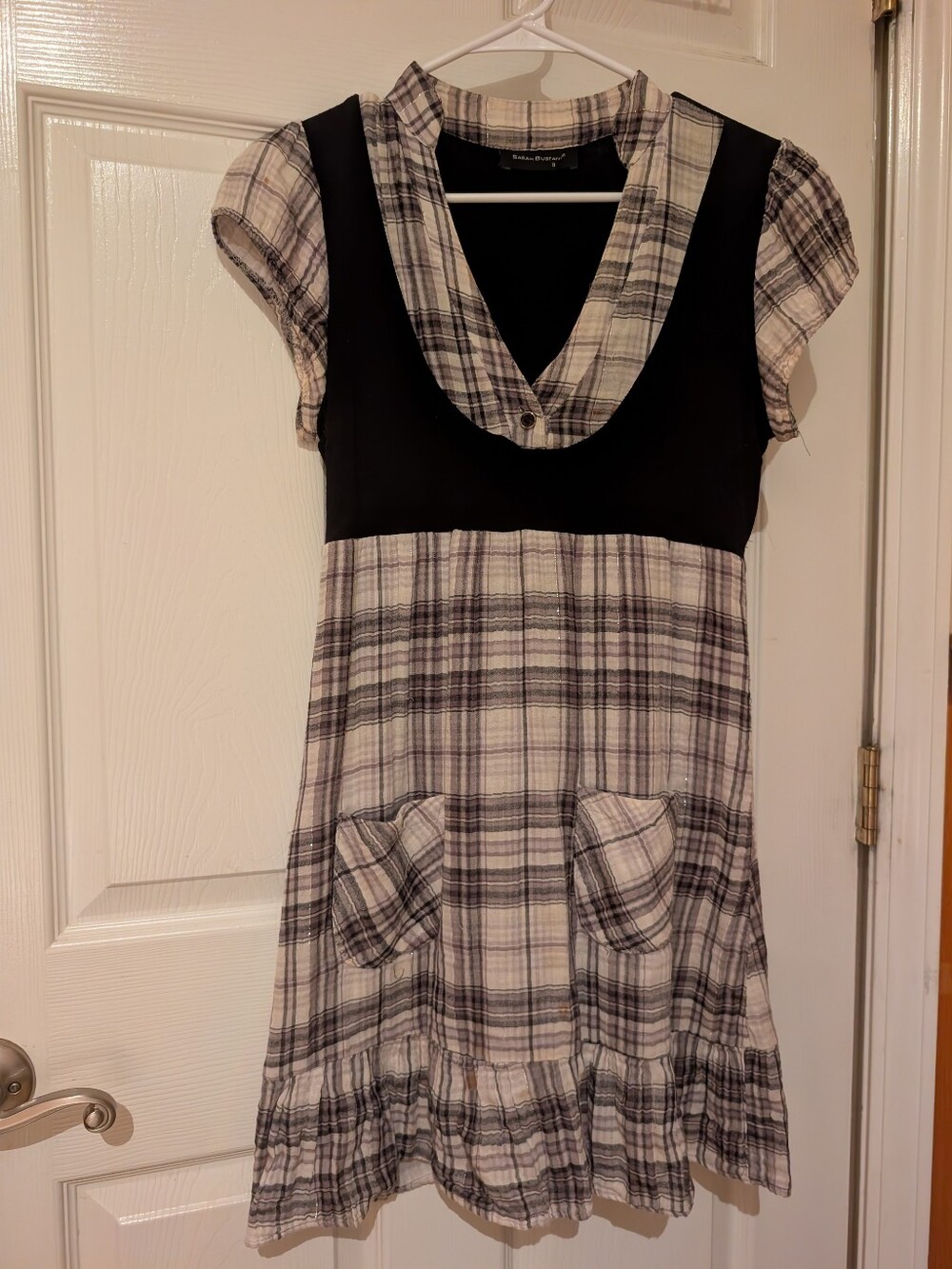 Plaid Short Sleeve Scoop Neck Dress in Black and Gray